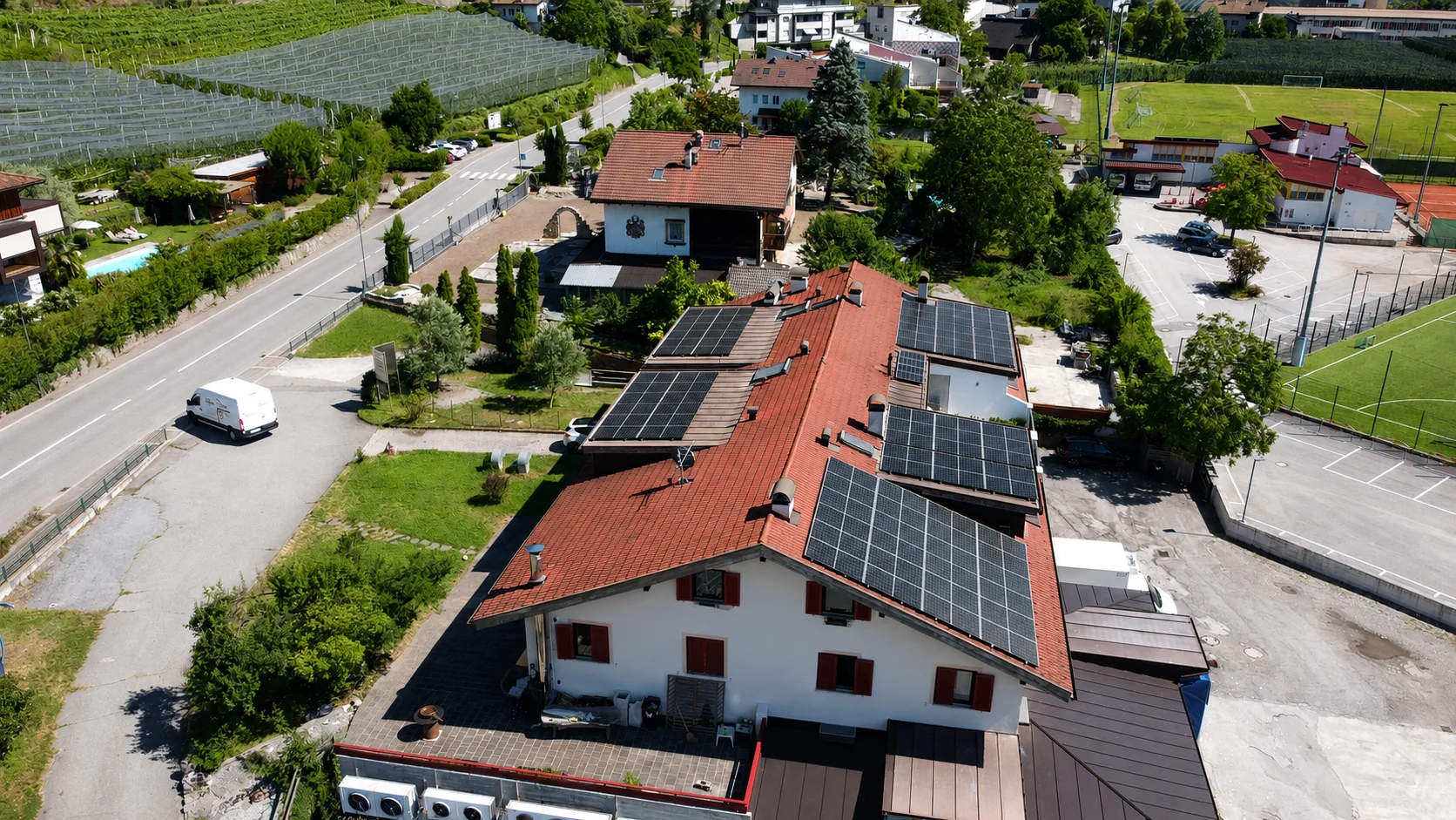 Weitere Luftperspektive einer realisierten Photovoltaik-Referenz